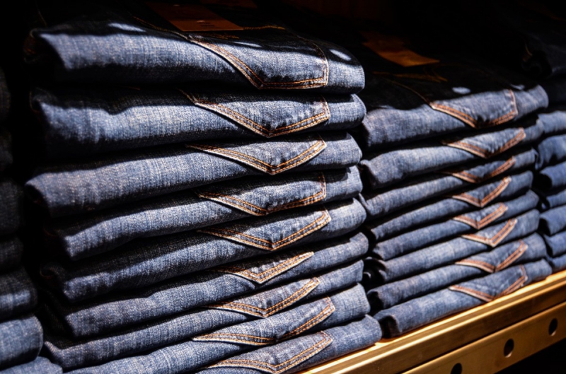 magasin-LE BROC-min_jeans_pants_blue_shop_shopping_shelf_exhibition_buy-940702